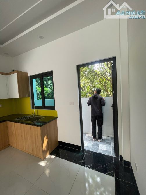 Nhà mới đẹp, hiện đại ngay cạnh ĐH Thể Dục TT(40m2-4 tầng)Ở ngay. Giá chỉ 3.3 tỷ - 2