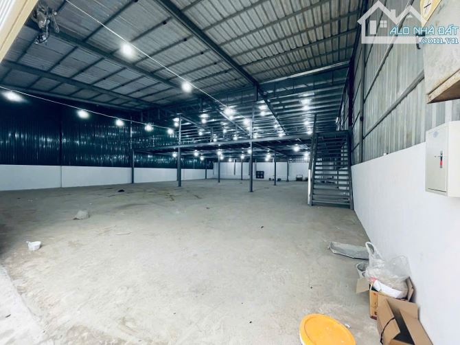 Cho thuê kho/xưởng DTSD 800m2 xa dân , sẵn VP tại Đông La, Hoài Đức. - 2