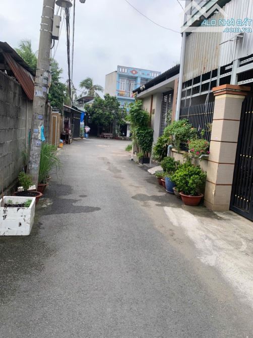 NHÀ GẦN CHỢ HÓC MÔN- 3,3 TỶ- C4- NGANG 4,04 X DÀI 14- DIỆN TÍCH SỔ 60 M2. NGAY TT HÓC MÔN. - 2