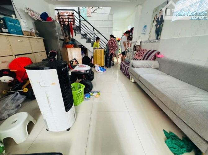 Bán nhà ngay cạnh mặt tiền Dương Bá Trạc (48m2) - Nhà đẹp lô góc sân rộng 2PN lớn - 2