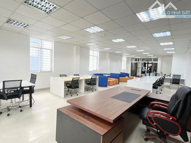 BÁN TOÀ VĂN PHÒNG HOÀNG QUỐC VIỆT, 270M2 × 8 TẦNG, MT 10.5M, DT 400 TRIỆU/THÁNG,135 TỶ - 2