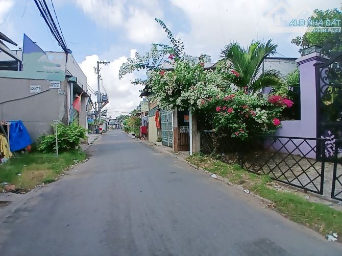 4Nhà cấp 4 Lô góc 2 Mặt tiền Ngay đường Nguyễn Duy Trinh  Long Trường Thủ Đức 7ty3 - 2
