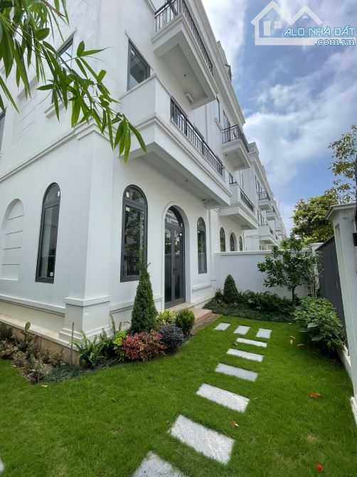 Bán biệt thự Dương Nội. 212m. Vỉa hè ôtô tránh. Giá đầu tư - 2