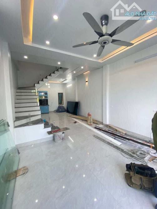 Bán nhà trong ngõ đường Liên Hà 1 ngõ to - 2