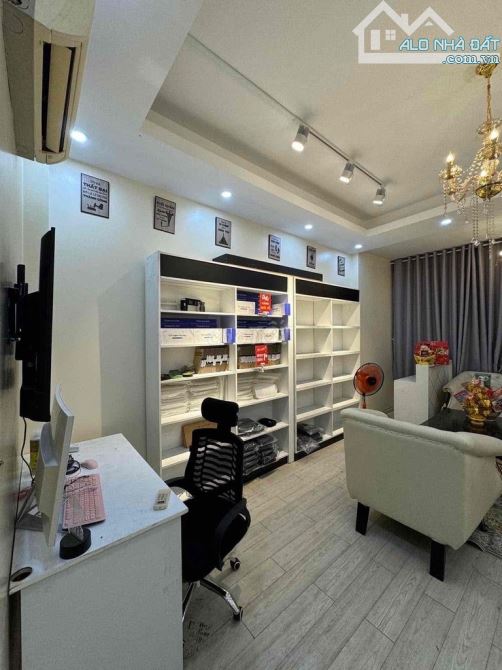 NHÀ ĐANG KINH DOANH 36TR/TH ĐƯỜNG PHAN VĂN TRỊ, QUẬN 5- GIÁ NGỘP 6TỶ960/ 67,5m2 - 4,5mx15m - 2