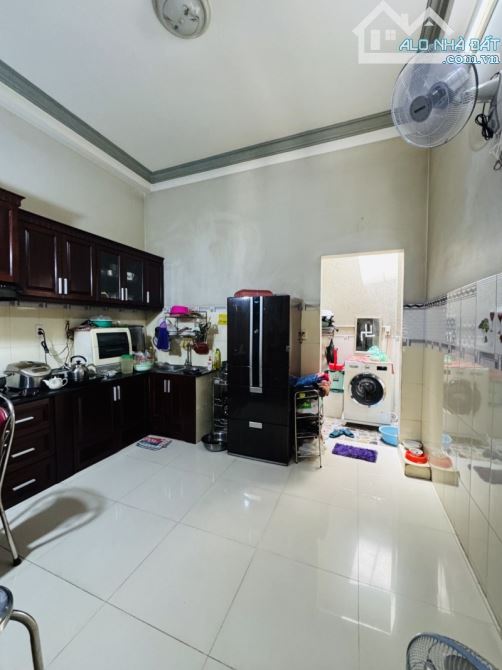 RẺ HIẾM -NHÀ 3 TẦNG GẦN LÊ TRỌNG TẤN GIÁP TÂN PHÚ- HẺM XE HƠI - 60M2 (4x15) - CHỈ HƠN 5 TỶ - 2
