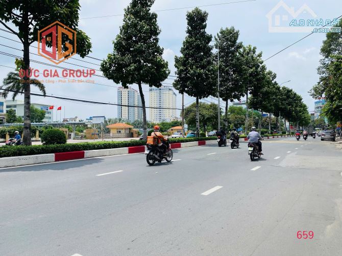 Giá thuê 100tr/tháng. Mặt bằng ngang 15x24 480m.góc 2mặt tiền Đồng Khởi,gần BVĐN - 2