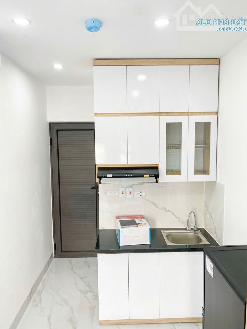 Bán Gấp Tòa CCMN Cầu Giấy, Lô Góc, Xây Mới, Thang máy,62m2x 7 tầng, 20 PN KK, DT 110tr/ th - 2