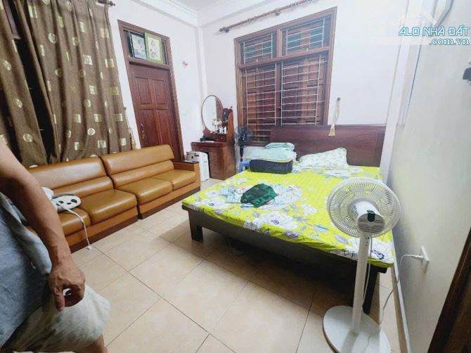 Bán nhà phố Trung Kính - Cầu Giấy - Phân lô quân đội - Lô góc - Oto tránh đỗ - 19 tỷ. - 2