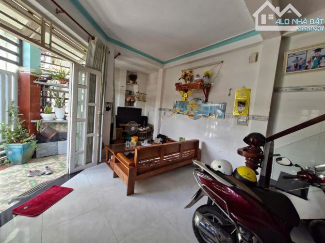 CHỦ GẤP BÁN TRONG TUẦN GIẢM SỐC 750TRIỆU,NHÀ 3TẦNG DT40M NGAY LÃ XUÂN OAI,HẺM XE HƠI - 2