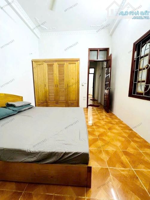 BÁN NHÀ XUÂN THỦY 42m2. LÔ GÓC 3 MẶT THOÁNG + MẶT NGÕ Ô TÔ - KINH DOANH TỐT - 2