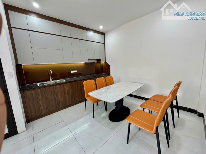 Hiếm có duy nhất 1 căn 3T x 60m2 có sân gara ôtô riêng biệt nhà gần đại học Thể Thao 3.5tỷ - 3