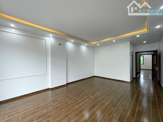 Nhà 4 tầng thang máy TĐC tuyến 3 Ngô Gia Tự - 79m2 ngang 4.5m - Đường 12m - 3