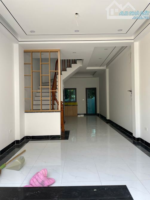 Nhà mới đẹp, hiện đại ngay cạnh ĐH Thể Dục TT(40m2-4 tầng)Ở ngay. Giá chỉ 3.3 tỷ - 3