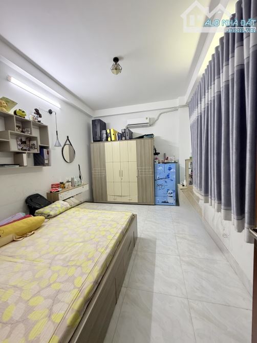 Lê Hồng Phong. Q10. Hẻm ba gác 1 xẹt. 3 tầng còn mới. 3PN rộng. Chỉ 5.2 tỷ. - 3