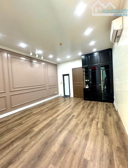 RẤT HIẾM - BÁN NHÀ PHÂN LÔ ĐỖ QUANG 40M2 - 5 TẦNG - 4M MẶT TIỀN - 17.5 TỶ - Ô TÔ VÀO NHÀ - 3