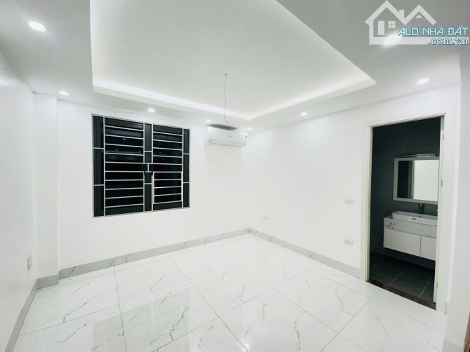 Nhà đẹp ở luôn Hoàng Quốc Việt Cầu Giấy Sổ vuông 60m 6 tầng MT5m1 Giá 23 tỷ Ngõ ô tô tránh - 3
