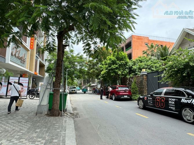 Bán Đất Biệt Thự Thảo Điền,Quận 2 DT:1500m2(33mx45m) Thổ Cư 1061m2-Giá 200 Triệu/m2 - 4