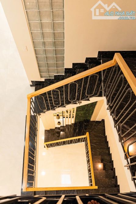 Bán nhà 5 tầng sát vách Gò Vấp- 65m2- Hẻm 8m có lề- Khu Phân lô ngã 4 ga- Hà Huy Giáp - 4
