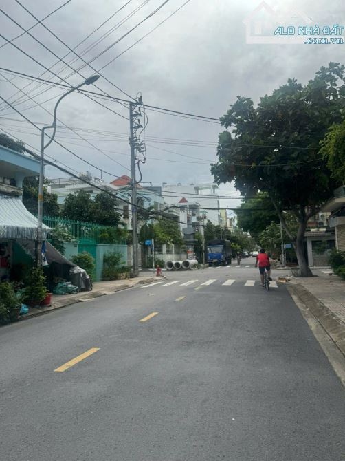 Bình Tân, Mặt tiền nhựa Kinh doanh, Nhà đẹp 3 Tầng, 118m2, ngang 5.2m,giá rẻ - 4