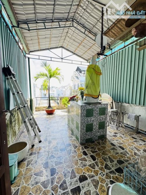 RẺ HIẾM -NHÀ 3 TẦNG GẦN LÊ TRỌNG TẤN GIÁP TÂN PHÚ- HẺM XE HƠI - 60M2 (4x15) - CHỈ HƠN 5 TỶ - 4