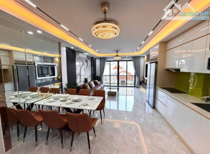 NHÀ PHÂN LÔ HOÀNG QUỐC VIỆT_ CẦU GIẤY- GARA Ô TÔ- THANG MÁY- DT 50M2, 6 TẦNG, XÂY MỚI - 4