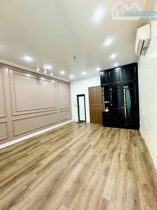 PHÂN LÔ NGUYỄN THỊ ĐỊNH 10m RA PHỐ OTO TRÁNH VỈA HÈ KINH DOANH 5 Tầng CHỜ TM 45m MT 4.1m - 4