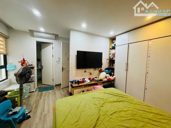 Chuyển công tác bán gấp nhà Nguyễn Văn Linh Long Biên 36m2 5T MT5m nhỉnh 6 tỷ ngõ ô tô - 4