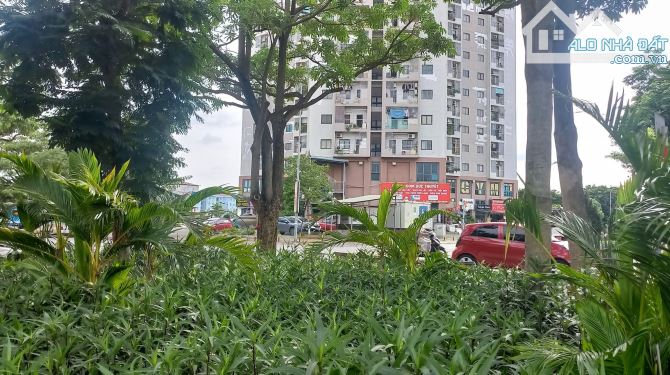 Bán nhà mặt phố Nguyễn Văn Hưởng, sau mặt Hồ, KD, 94m2, mt 7.8m, 2t, 350 triệu m2 - 4