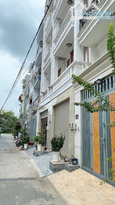 Bán đất thổ cư đường THẠNH LỘC 08, phường THẠNH LỘC Q12,dt 64m²(5,7x12).DÒNG TIỀN 15tr/th - 4
