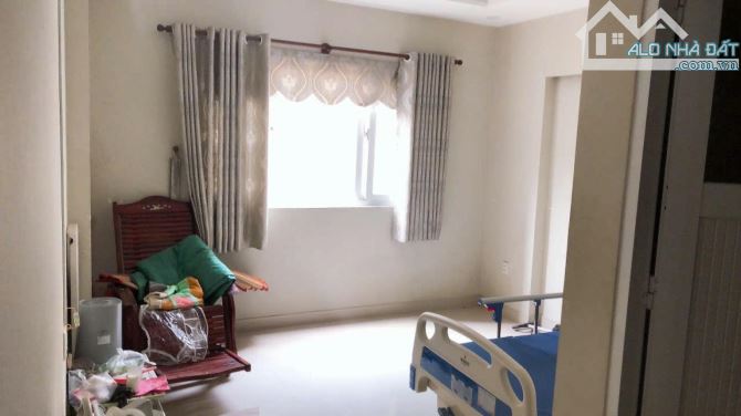 Ngợp ban 7 tỷ. 5 TẦNG – KHU PHÂN LÔ CAO CẤP – TRUNG TÂM TÂN BÌNH. 4x16. 6PN. - 4