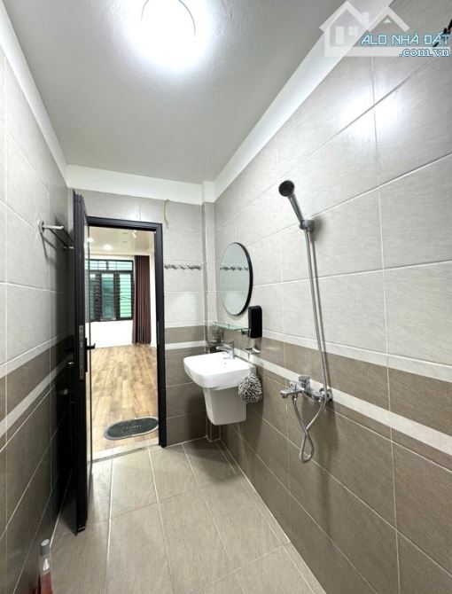 RẤT HIẾM - BÁN NHÀ PHÂN LÔ ĐỖ QUANG 40M2 - 5 TẦNG - 4M MẶT TIỀN - 17.5 TỶ - Ô TÔ VÀO NHÀ - 4