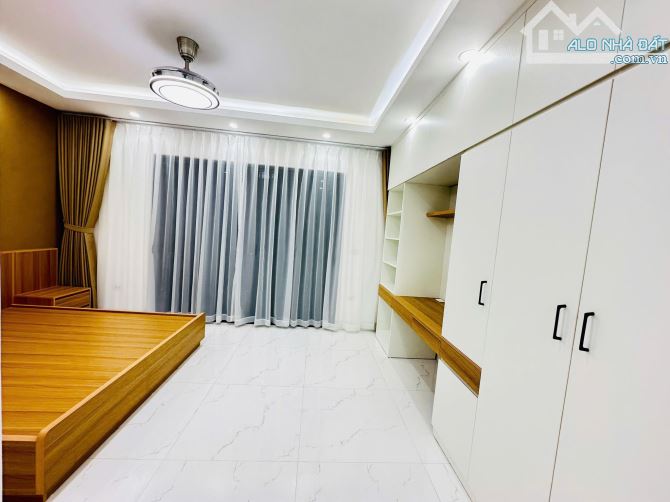 Nhà đẹp ở luôn Hoàng Quốc Việt Cầu Giấy Sổ vuông 60m 6 tầng MT5m1 Giá 23 tỷ Ngõ ô tô tránh - 4