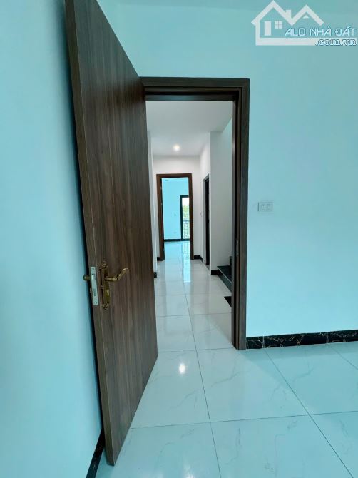 Hiếm có duy nhất 1 căn 3T x 60m2 có sân gara ôtô riêng biệt nhà gần đại học Thể Thao 3.5tỷ - 5