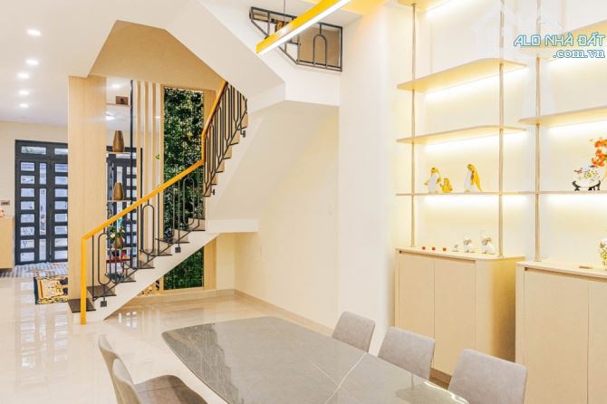 Bán nhà 5 tầng sát vách Gò Vấp- 65m2- Hẻm 8m có lề- Khu Phân lô ngã 4 ga- Hà Huy Giáp - 5