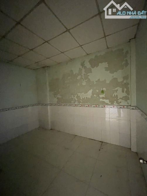 NHÀ GẦN CHỢ HÓC MÔN- 3,3 TỶ- C4- NGANG 4,04 X DÀI 14- DIỆN TÍCH SỔ 60 M2. NGAY TT HÓC MÔN. - 5