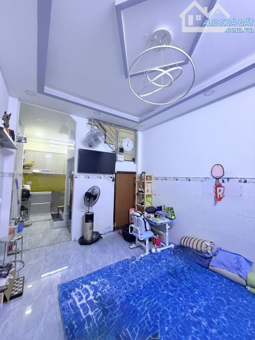 Lê Hồng Phong. Q10. Hẻm ba gác 1 xẹt. 3 tầng còn mới. 3PN rộng. Chỉ 5.2 tỷ. - 5