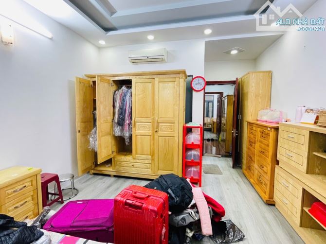 ÔTÔ NGỦ TRONG NHÀ - 5 TẦNG MỚI - 4X16M - KHU VIP CAO TẦNG  - GẦN EMART - GIÁ 6.X TỶ - 5