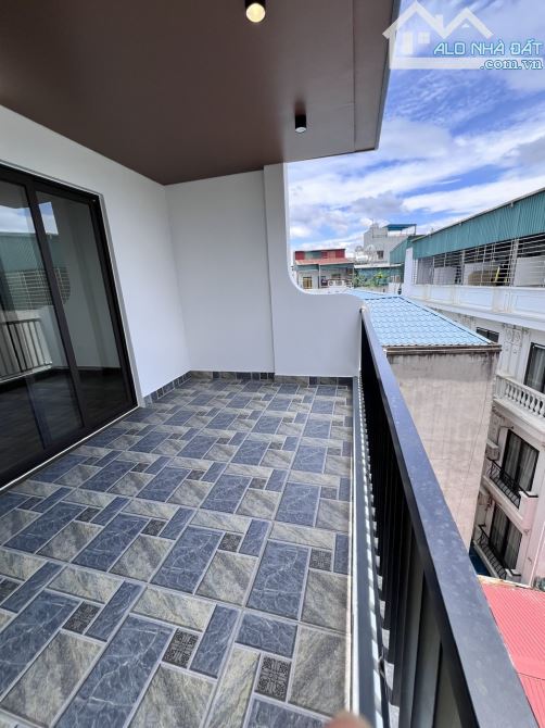BÁN NHÀ PHỐ TRẠM LONG BIÊN-5 TẦNG- MẶT TIỀN RỘNG- GẦN Ô TÔ-MT4,8m-Giá 7,75 tỷ. - 6