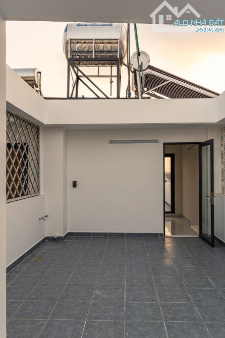 Bán nhà 5 tầng sát vách Gò Vấp- 65m2- Hẻm 8m có lề- Khu Phân lô ngã 4 ga- Hà Huy Giáp - 7