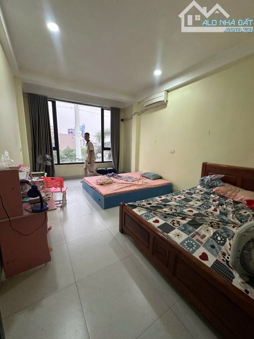 Cho thuê nhà mặt tiền nguyên căn tại đường Nguyễn Thanh Bình - DT 50m2 x 4 tầng giá rẻ, ô - 7