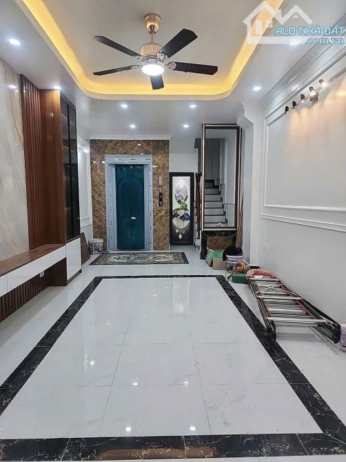 NHÀ ĐẸP CẦU DIỄN - THANG MÁY - Ô TÔ ĐỖ CỬA - 32M2 - 6 TẦNG - NHỈNH 7 TỶ - 8