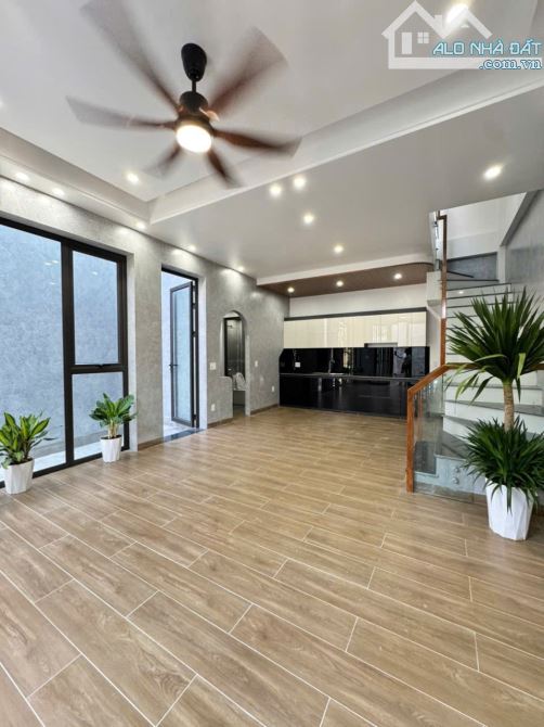 Nhà 3 tầng xây mới đẹp ngõ đường Kênh - 9