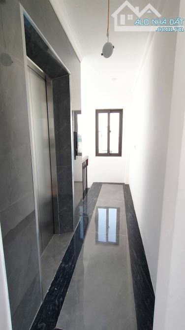 BÁN NHÀ LÔ GÓC PHỐ THẠCH BÀN LONG BIÊN 7 TỶ 40m, 6 tầng, MT 4m, Ô Tô KD, Thang máy ,Gần Hồ - 9