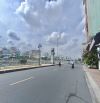 Bán gấp nhà đẹp ở ngay MTKD Bến Bình Đông, xe hơi ngủ nhà, 82m2, SHR, chỉ 16.5 tỷ.