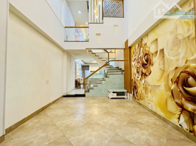 BÁN NHÀ ĐẸP 1T3L hẻm xe hơi né nhau vào gần trung tâm TP. VŨNG TÀU. GIÁ 7,7 TỶ BỚT LỘC