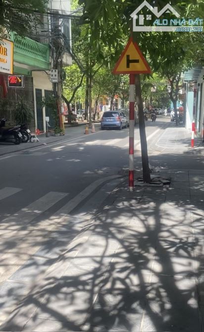 Bán nhà Khuất Duy Tiến, mặt ngõ như phố, vỉa hè rộng, 40m2, hơn 16 tỷ