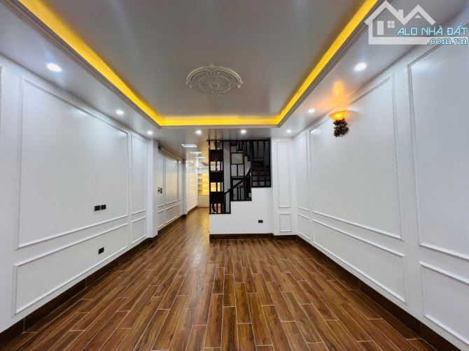 BÁN LÔ CẠNH GÓC LA KHÊ-HÀNG XÓM PARK CITY,DT 50M×6 TẦNG,THANG MÁY,NHÀ ĐẸP.