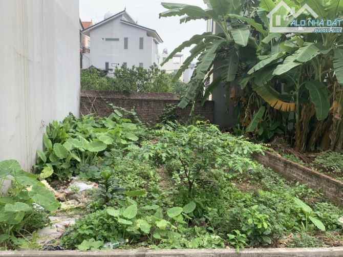 ĐẤT LIÊN MẠC -BẮC TỪ LIÊM Ô TÔ RA VÀO THOẢI MÁI - TRƯƠC NHÀ Ô TÔ TRÁNH 98/50M2 - MT 5,5 M