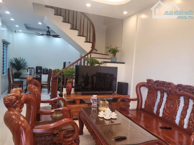 Anh Toản Bộ Đội chuyển công tác nhờ bán gấp nhà liên mạc, 46m2 ,4 tầng, ô tô đỗ cửa.